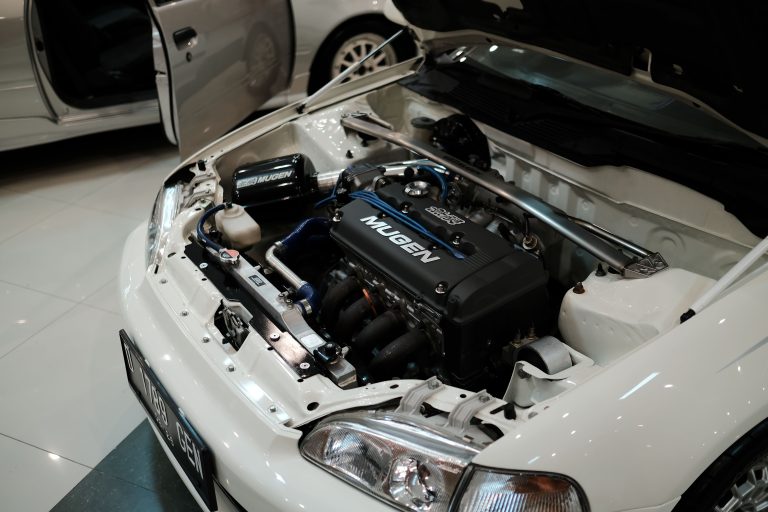 Moteur Honda Mugen tuning blanc performance