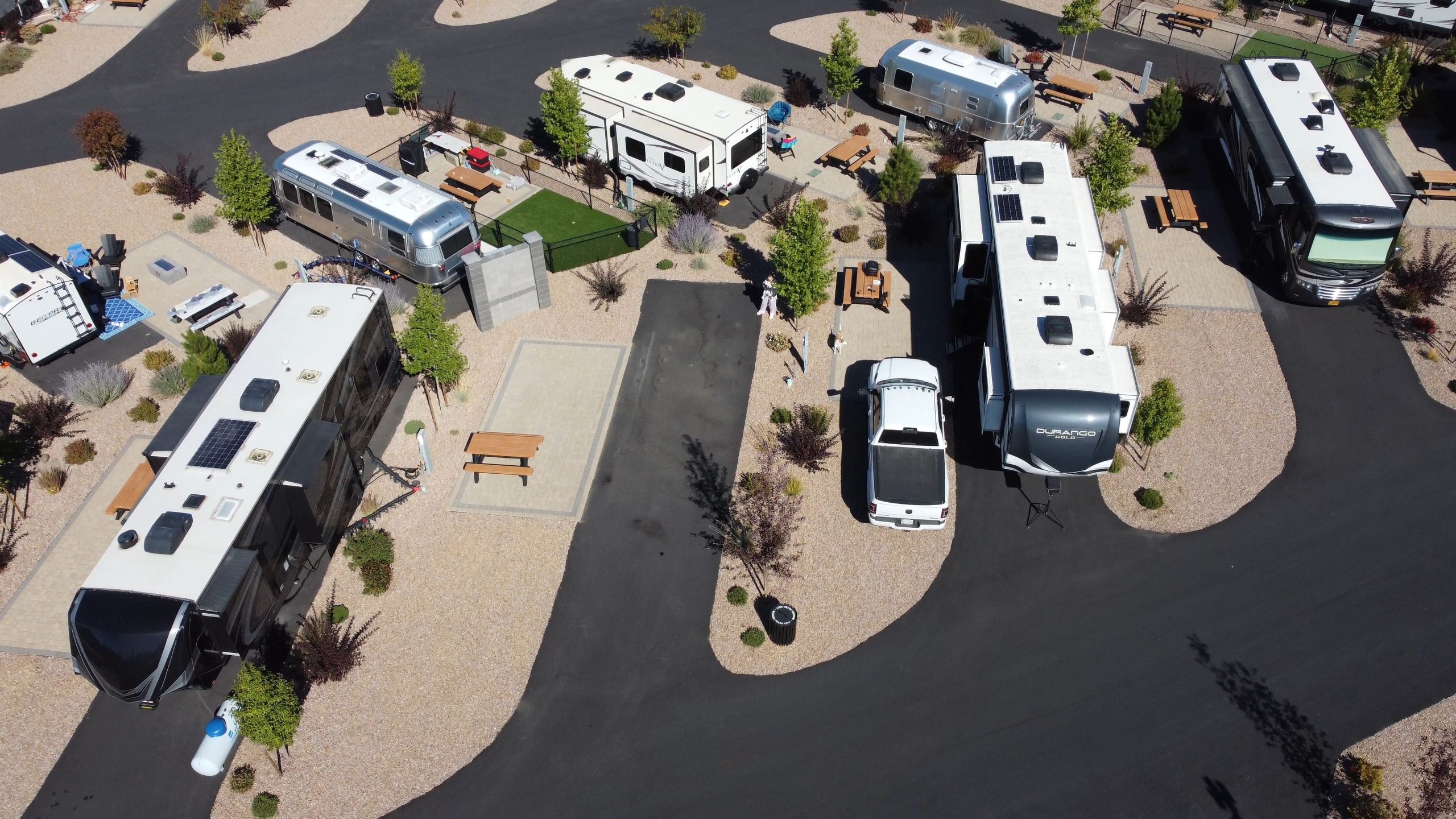 Parc camping-cars vue aerienne moderne amenagement
